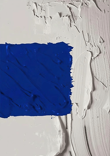 Un lienzo blanco y azul