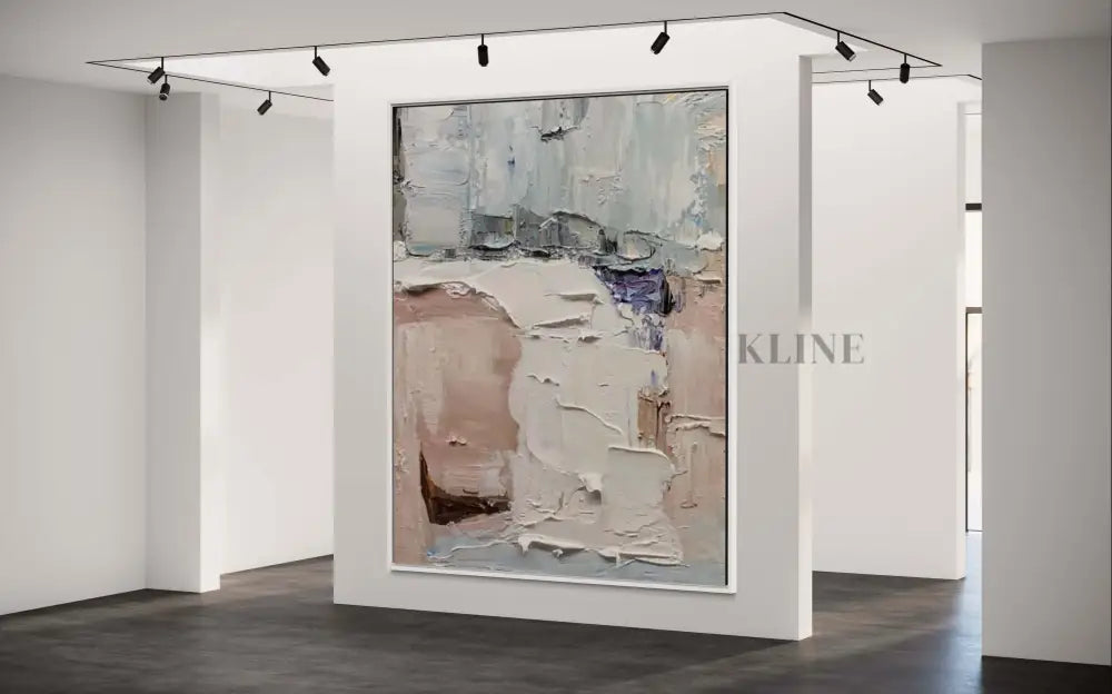 Hand-painted abstract wall art in a modern gallery setting by Kline Collective®, showcasing soft tones and textures. Arte della parete della sala da pranzo